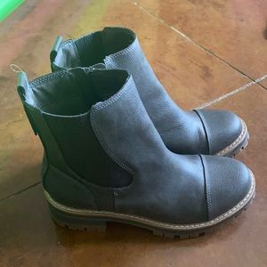 Time and Tru Size 7 Gray Boots